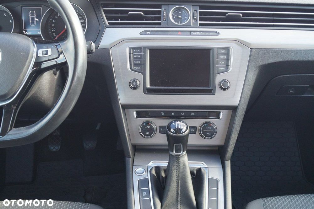 Volkswagen Passat - 22