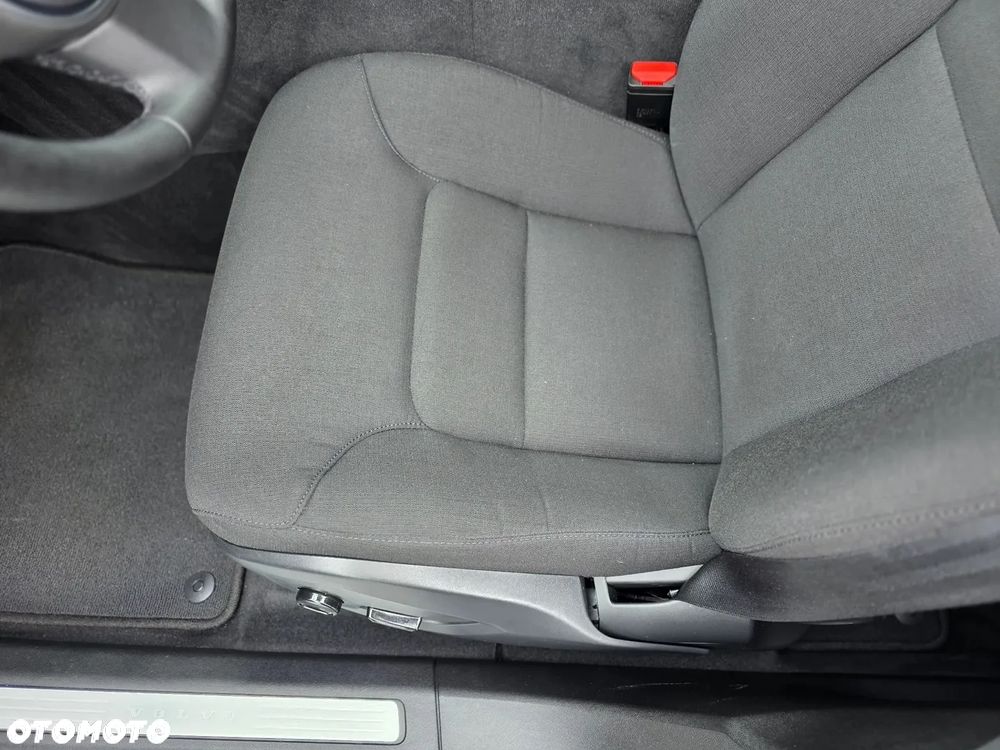 Volvo XC 60 D4 Momentum Pro - 32