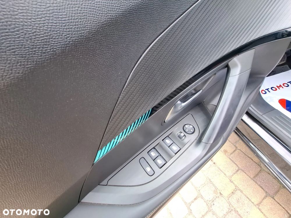 Peugeot 2008 PureTech 130 EAT8 GT - 25