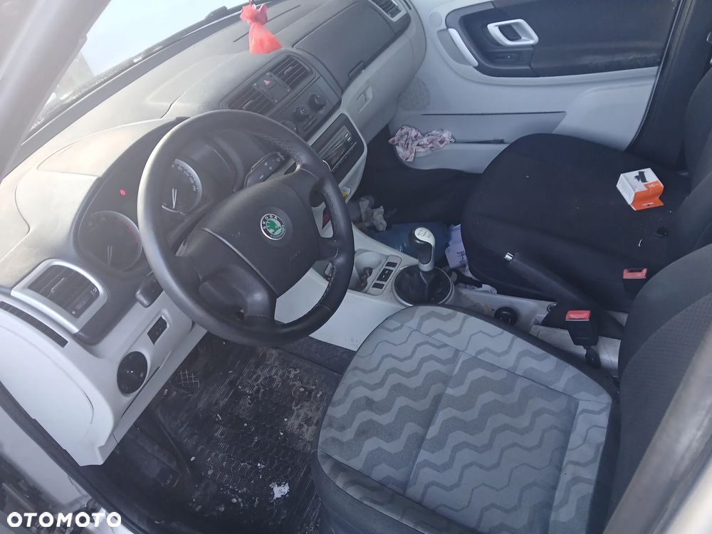 skoda fabia II fotel kanapa deska kokpit podsufitka boczek podłokietnik licznik panel szyb - 2