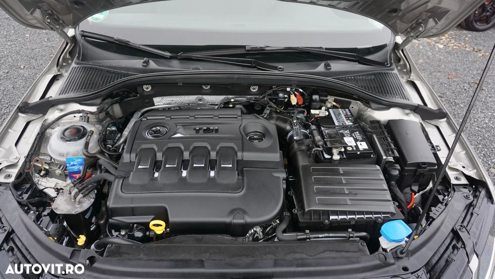 Skoda Octavia Combi 1.6 TDI DSG Premium Edition - 30