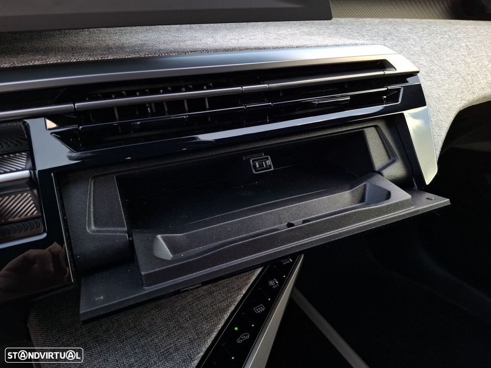 Peugeot 5008 1.2 Hybrid Allure e-DCS6 - 19