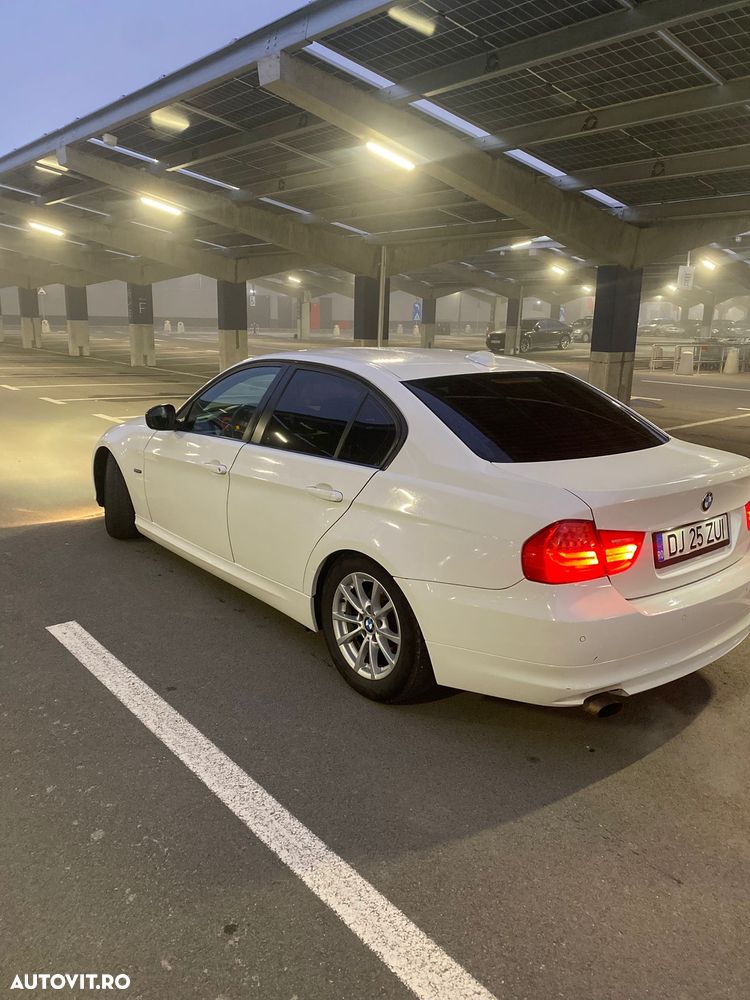 BMW Seria 3 318i Touring - 3