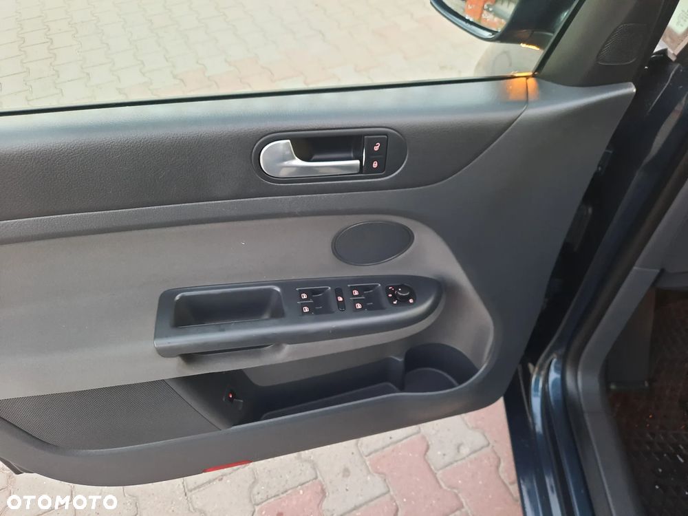 Volkswagen Golf Plus 1.9 TDI DPF Comfortline - 25