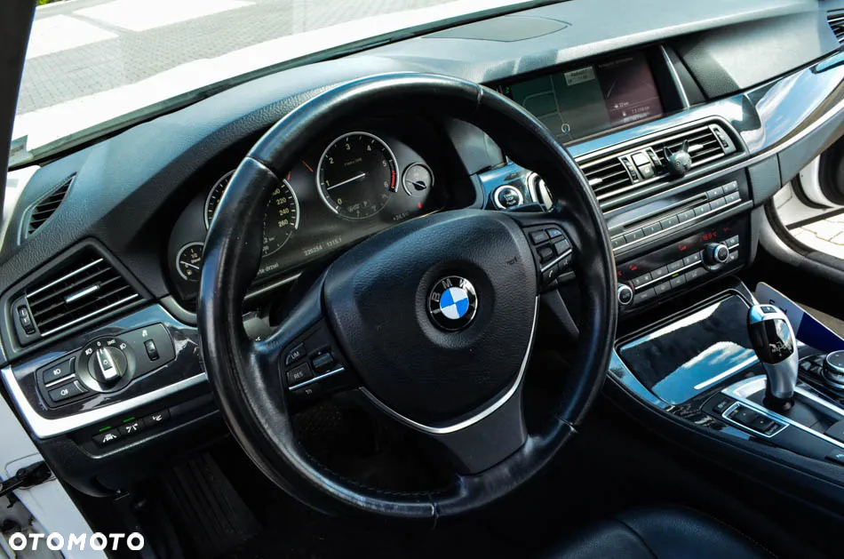 BMW Seria 5 520d Touring Luxury Line - 23