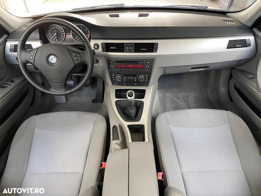 BMW Seria 3 320d EfficientDynamics Edition - 14