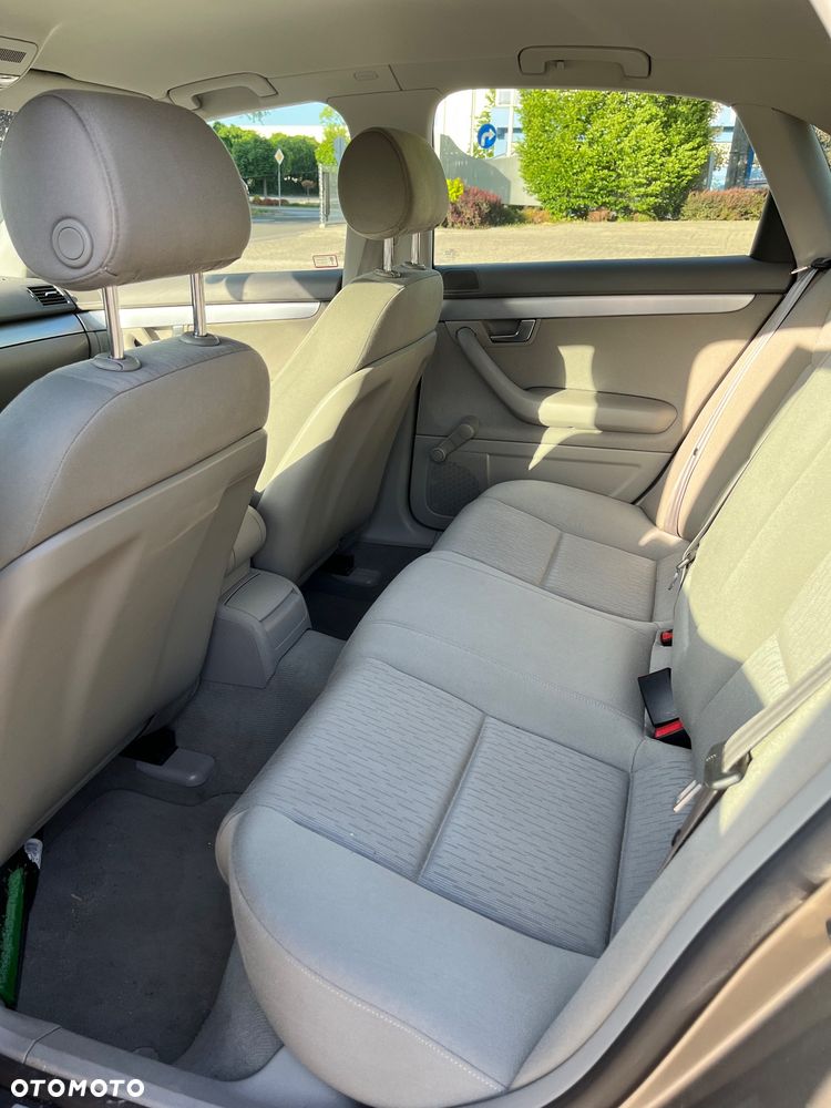 Audi A4 Limousine - 8