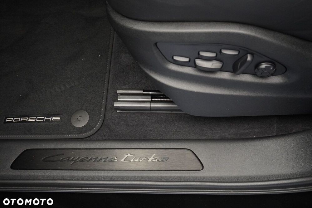 Porsche Cayenne - 36