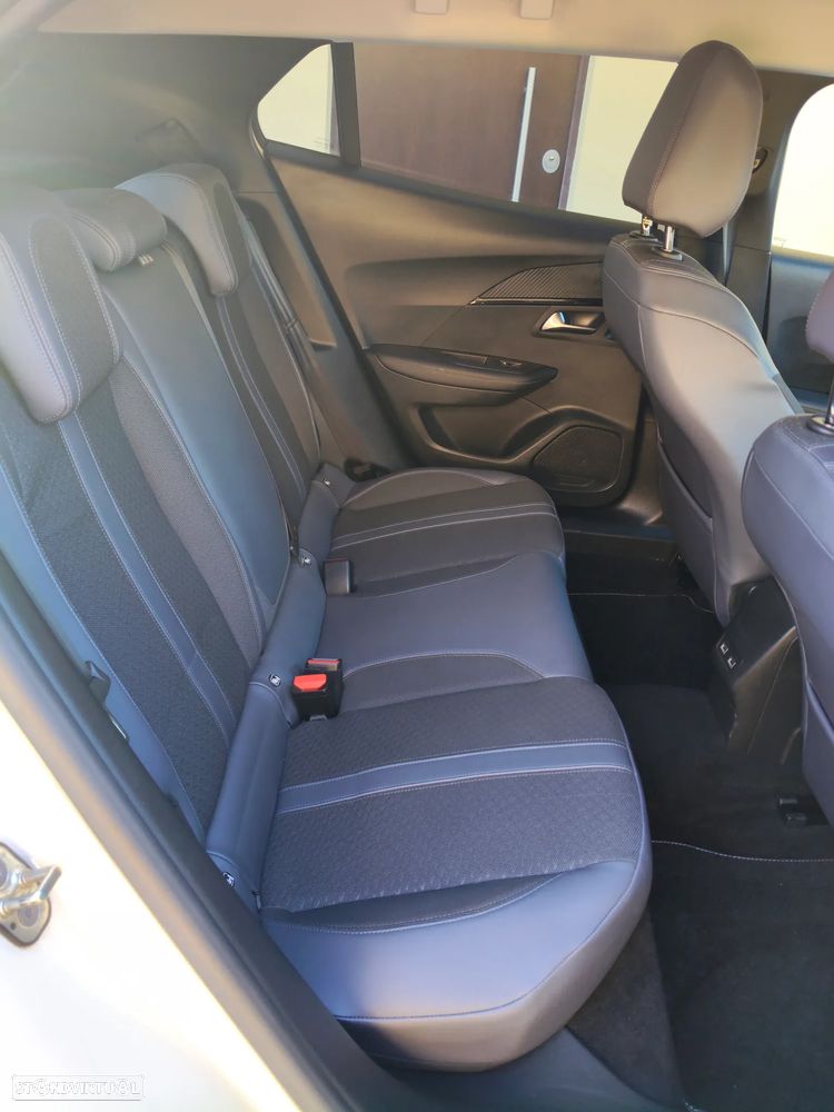 Peugeot e-2008 Allure Pack - 33