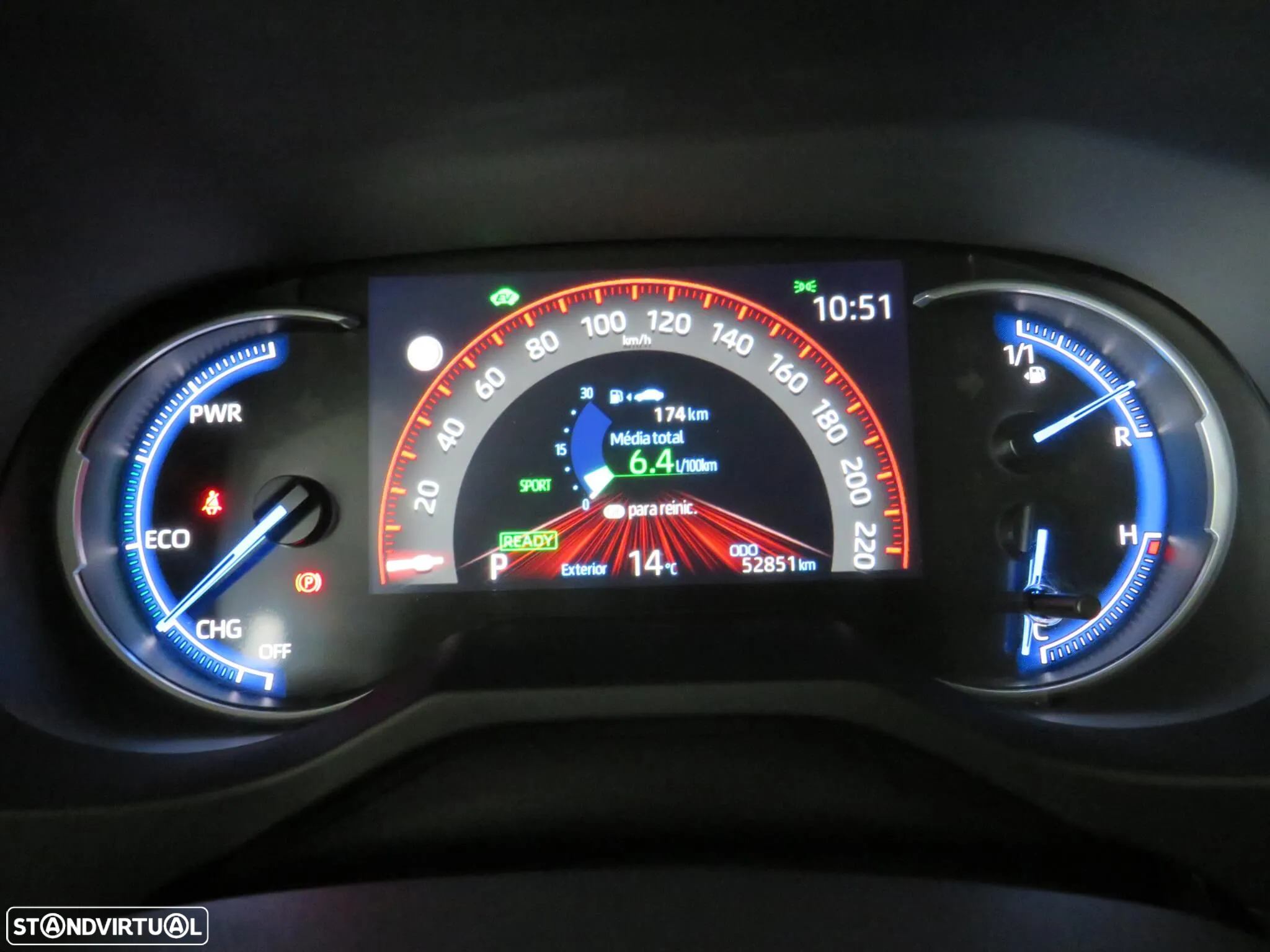 Toyota RAV4 2.5 HDF Comfort - 23