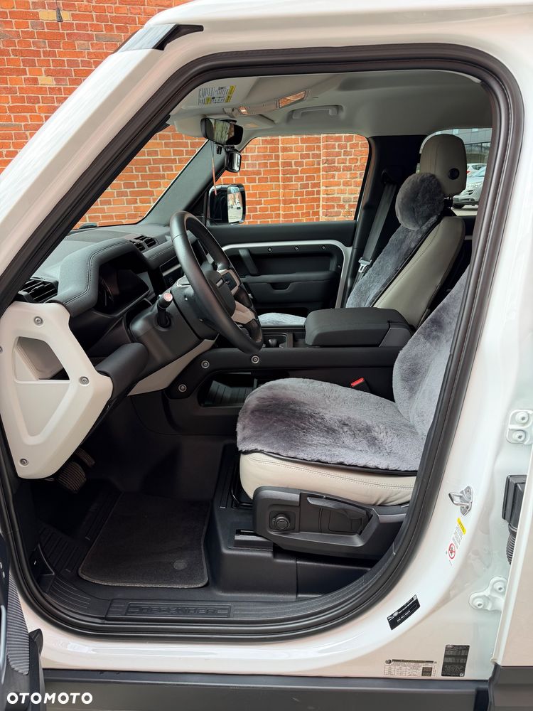 Land Rover Defender 2.0 P300 - 11