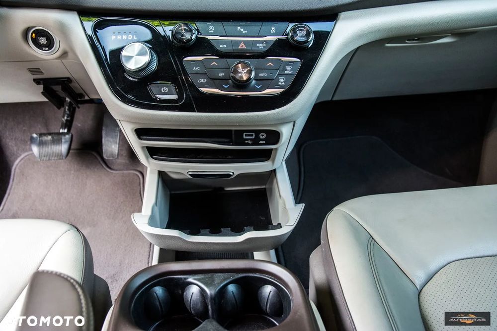 Chrysler Pacifica - 25