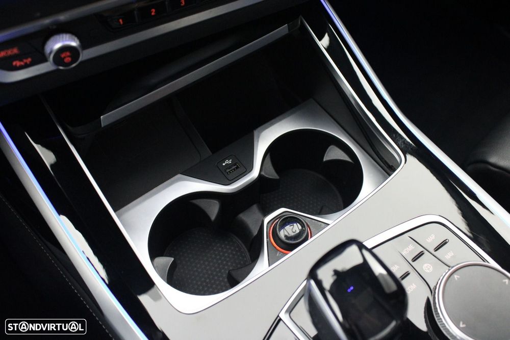 BMW X7 40 d xDrive Pack M — fotografia 32