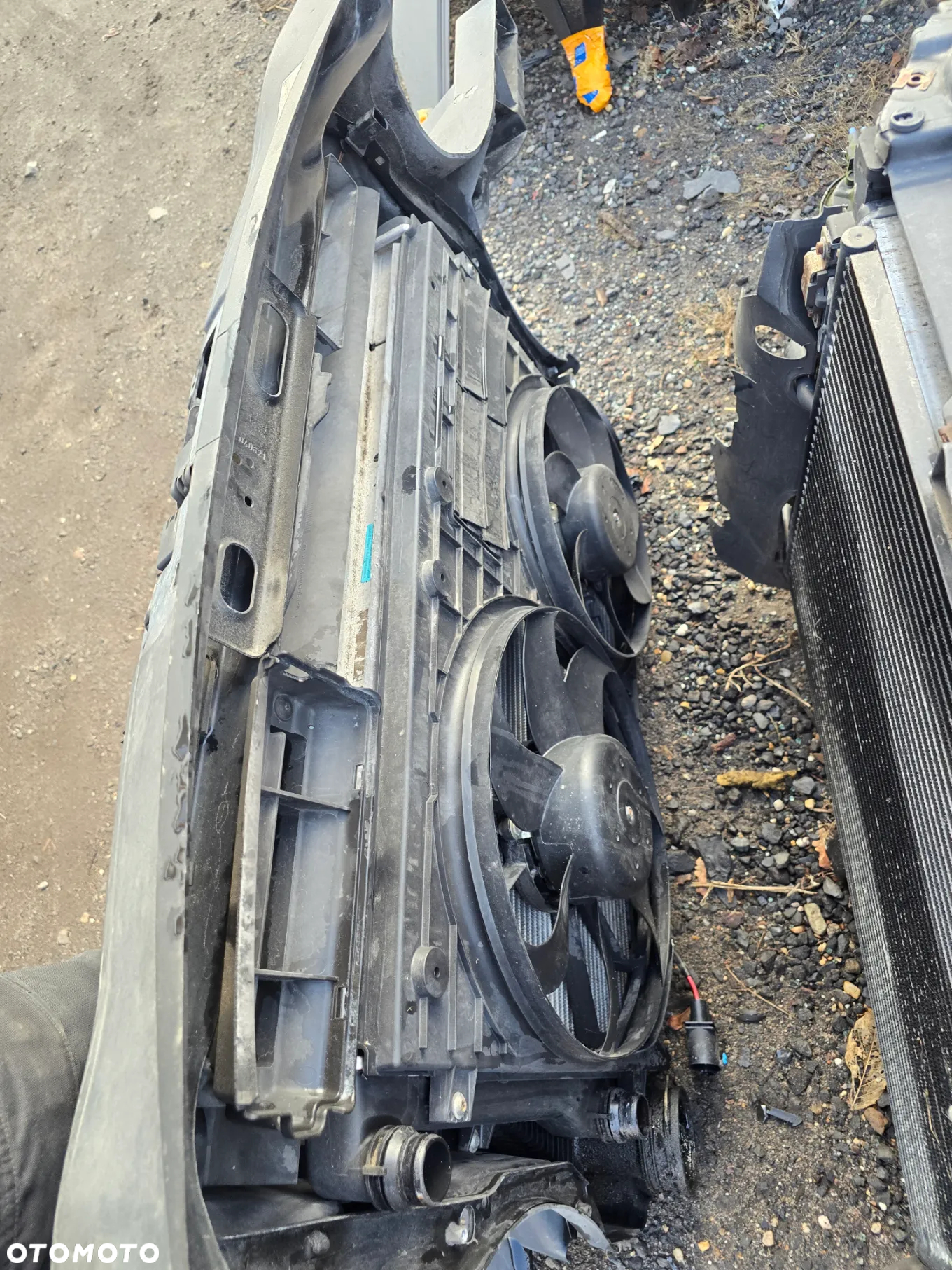 Pas przedni vw Touran /caddy 03-10 - 2