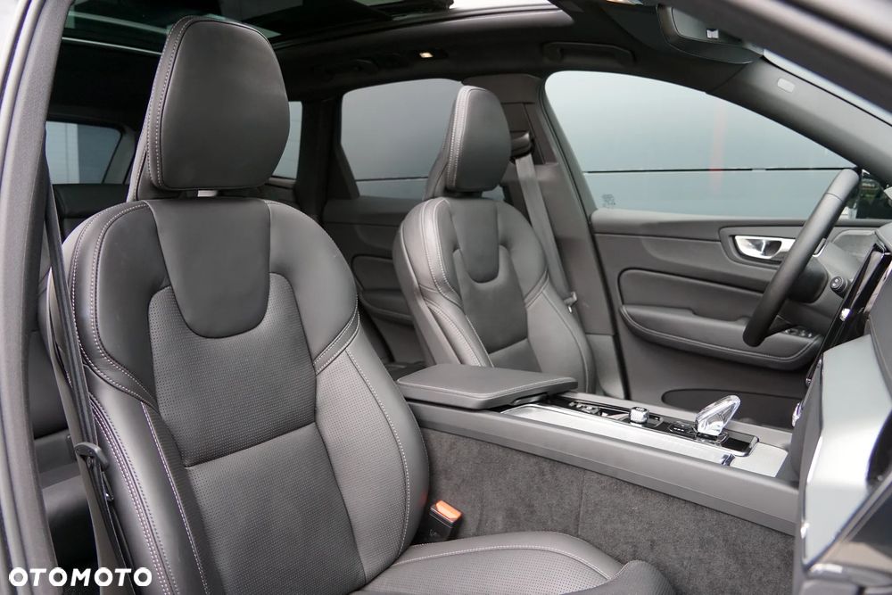 Volvo XC 60 B5 B AWD Ultimate Black Edition - 28