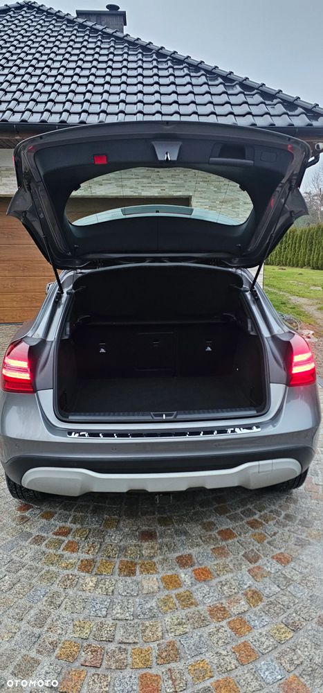 Mercedes-Benz GLA - 4