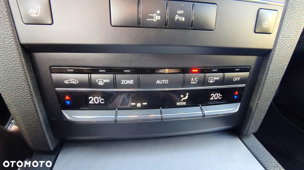 Mercedes-Benz Klasa E 250 CGI BlueEFFICIENCY Automatik Elegance - 16