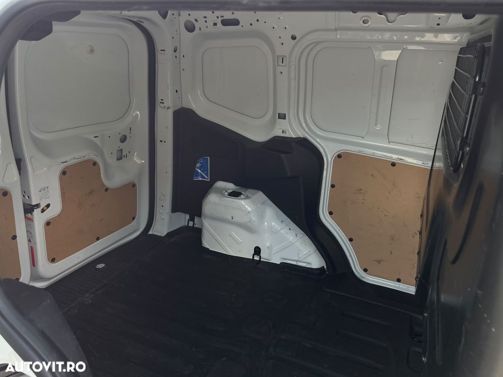 Ford Courier - 16