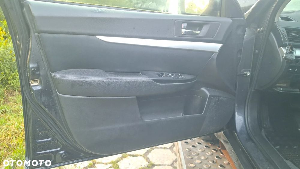 Na części Subaru Legacy IV Estate (BR) Outback FL silnik 2.0 D 150 KM DOHC BOXER TURBO DIESE EE20Z lakier 61K skrzynia automatyczna CVT maska zderzak drzwi klapa szyba fotel kanapa lusterko lampa deska GWARANCJA !!! Przód Tył Zestaw Komplet Drzwi Klapa Zderzak Błotnik Maska Grill Atrapa Szyba Pas Lampa Lusterko Boczki Fotel Kanapa Kokpit Deska Rozdzielcza Przełącznik Włącznik Sterownik Przewody Wiązka Instalacja Moduł Komputer Czujnik Listwa Pompa Alternator Wtryski Głowica Rozrusznik Kompresor Sprzęgło Dwumas Silnik  Skrzynia ABS Klimatyzacji Paliwa Wspomagania Kolektor Turbina Przepustnica Zawór Chłodnica Koło Hak Belka Sanki Zawieszenie Mcpherson Półoś Amortyzator Wydech Tłumik Zacisk Most - 13