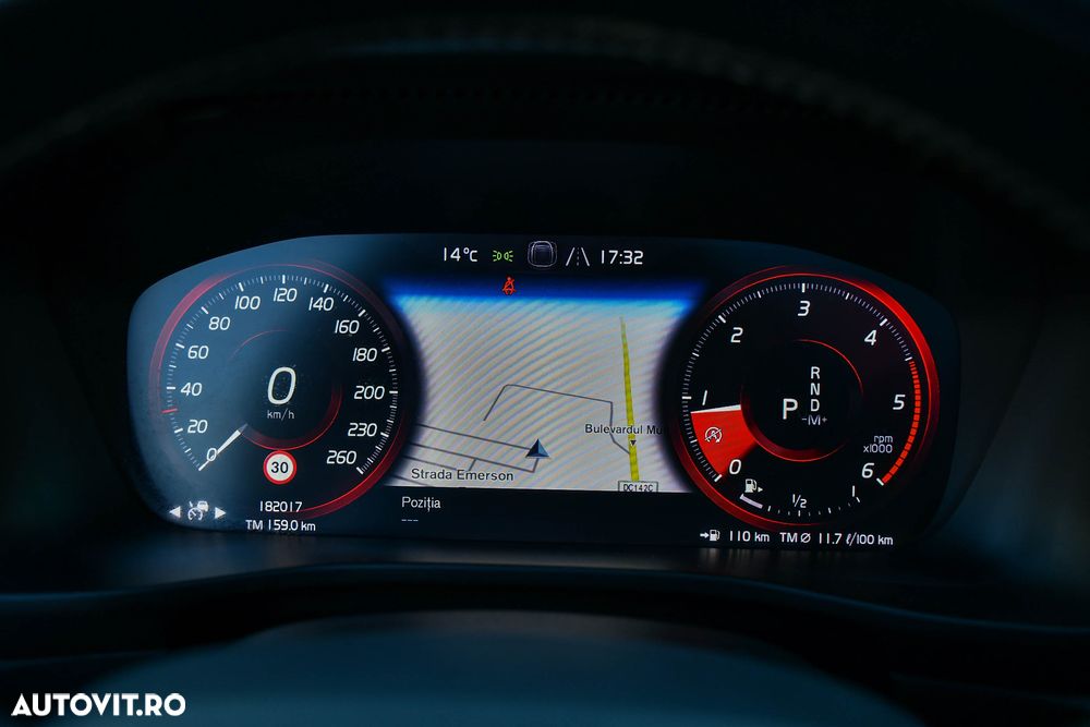 Volvo XC 40 D4 AWD Geartronic R-Design - 21