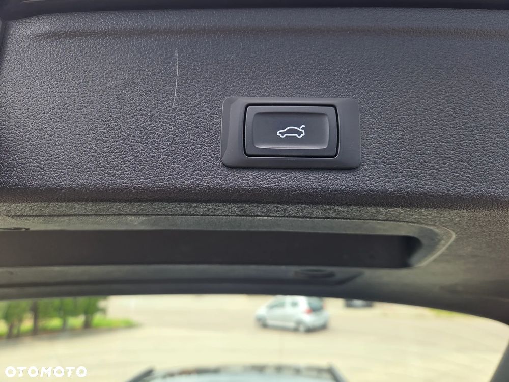 Audi A4 Avant 2.0 TDI S tronic design - 24