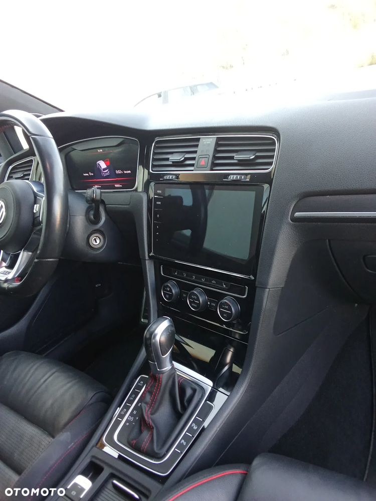 Volkswagen Golf - 17