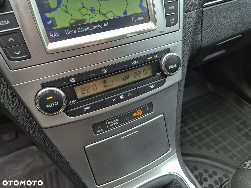 Toyota Avensis - 17