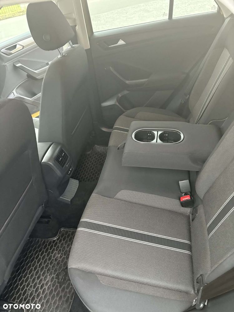 Volkswagen T-Roc - 17