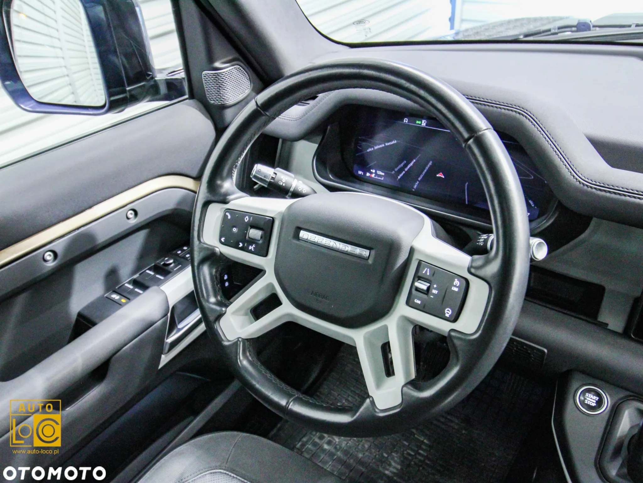 Land Rover Defender - 29