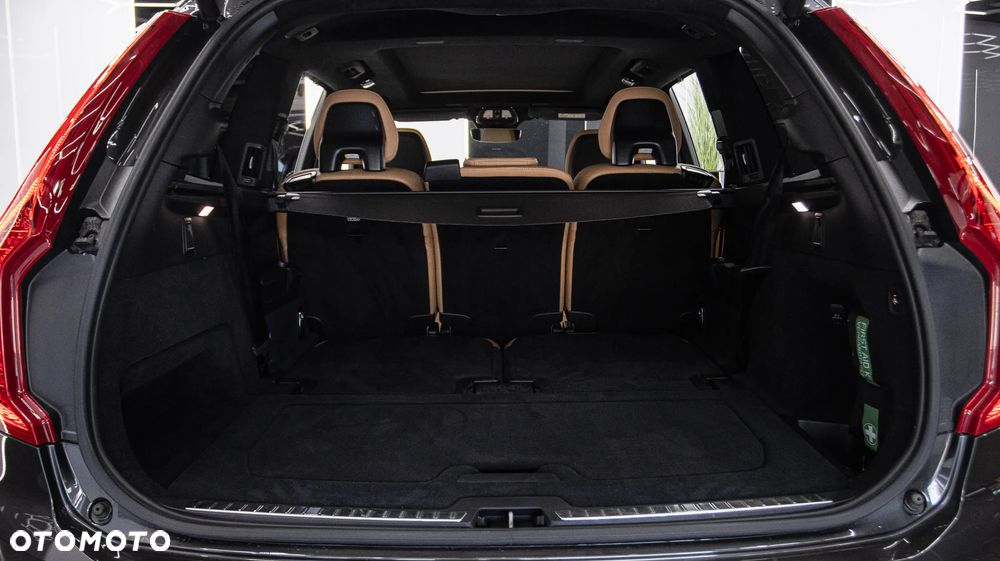 Volvo XC 90 T8 AWD Plug-In Hybrid Plus Dark 7os - 37
