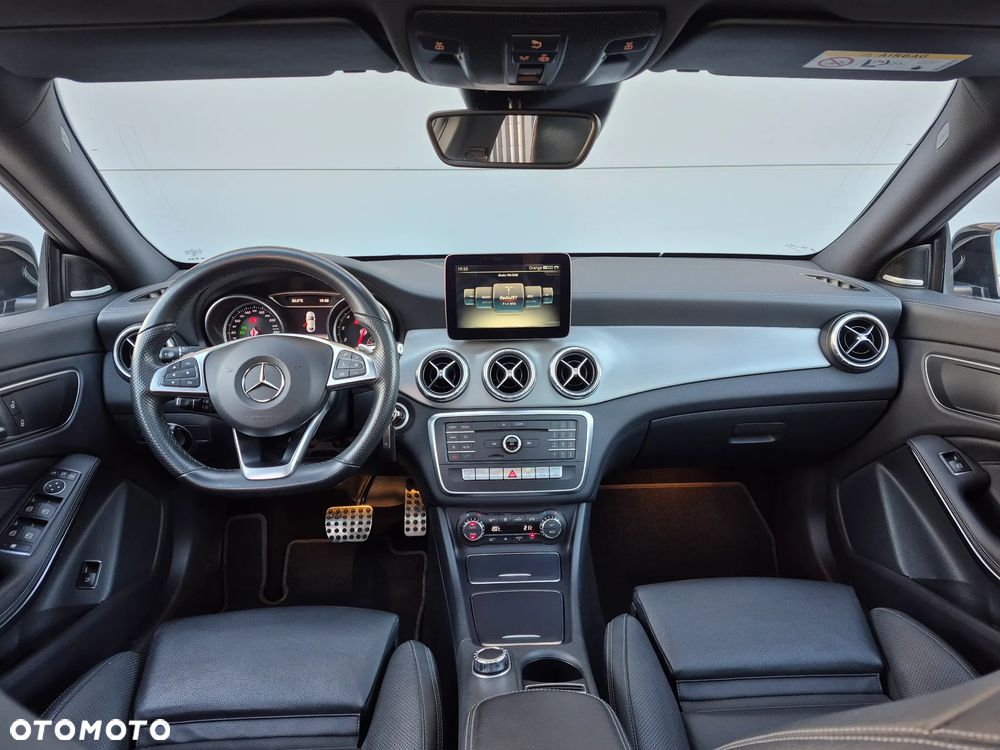 Mercedes-Benz CLA 250 4Matic 7G-DCT - 18