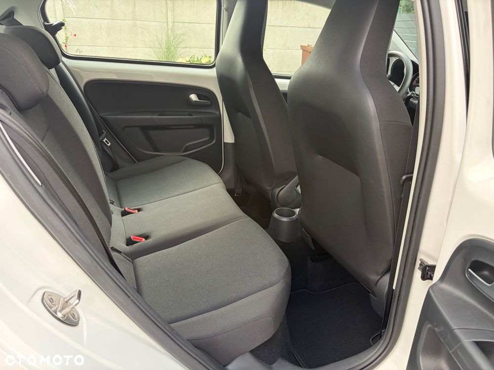 Volkswagen up! move - 18