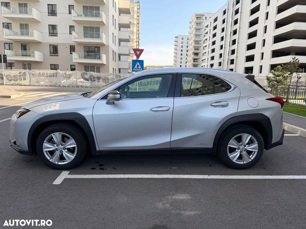 Lexus UX 250h E-FOUR Business - 4