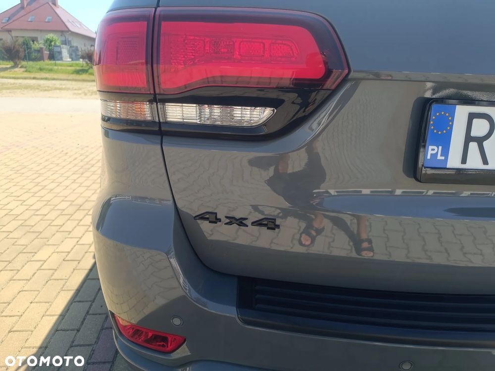 Jeep Grand Cherokee - 18