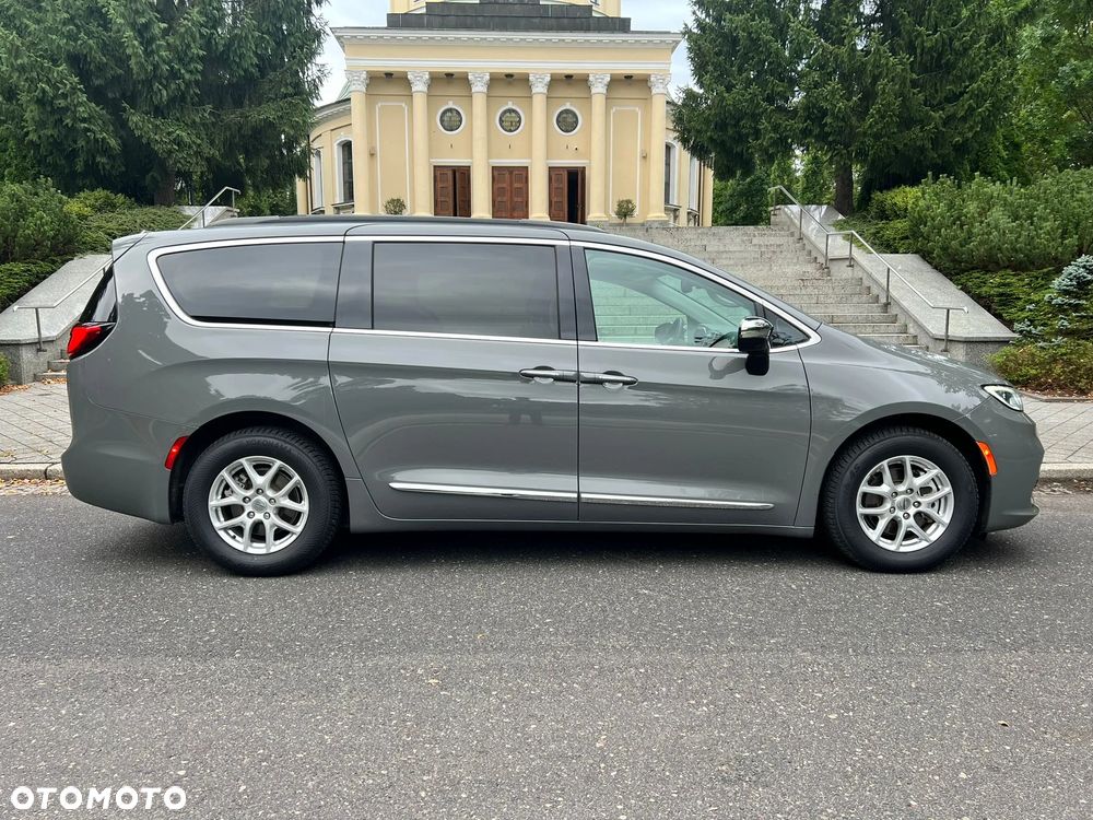 Chrysler Pacifica - 6