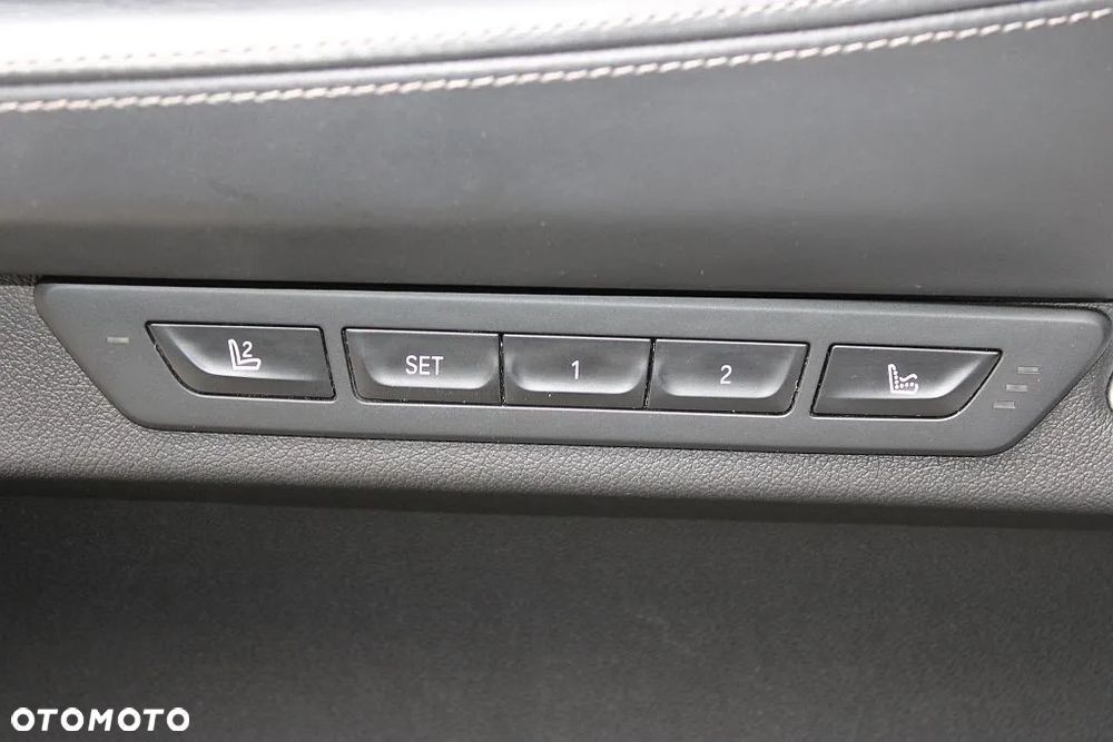 BMW Seria 7 750Li xDrive sport - 34