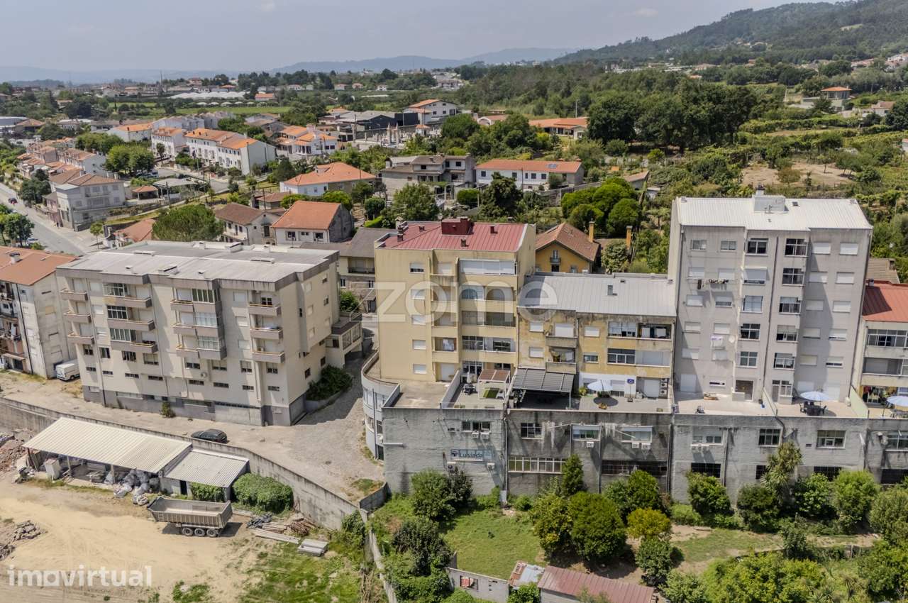 Apartamento T3 Remodelado com Terraço e Garagem - Amares - Grande imagem: 3/34