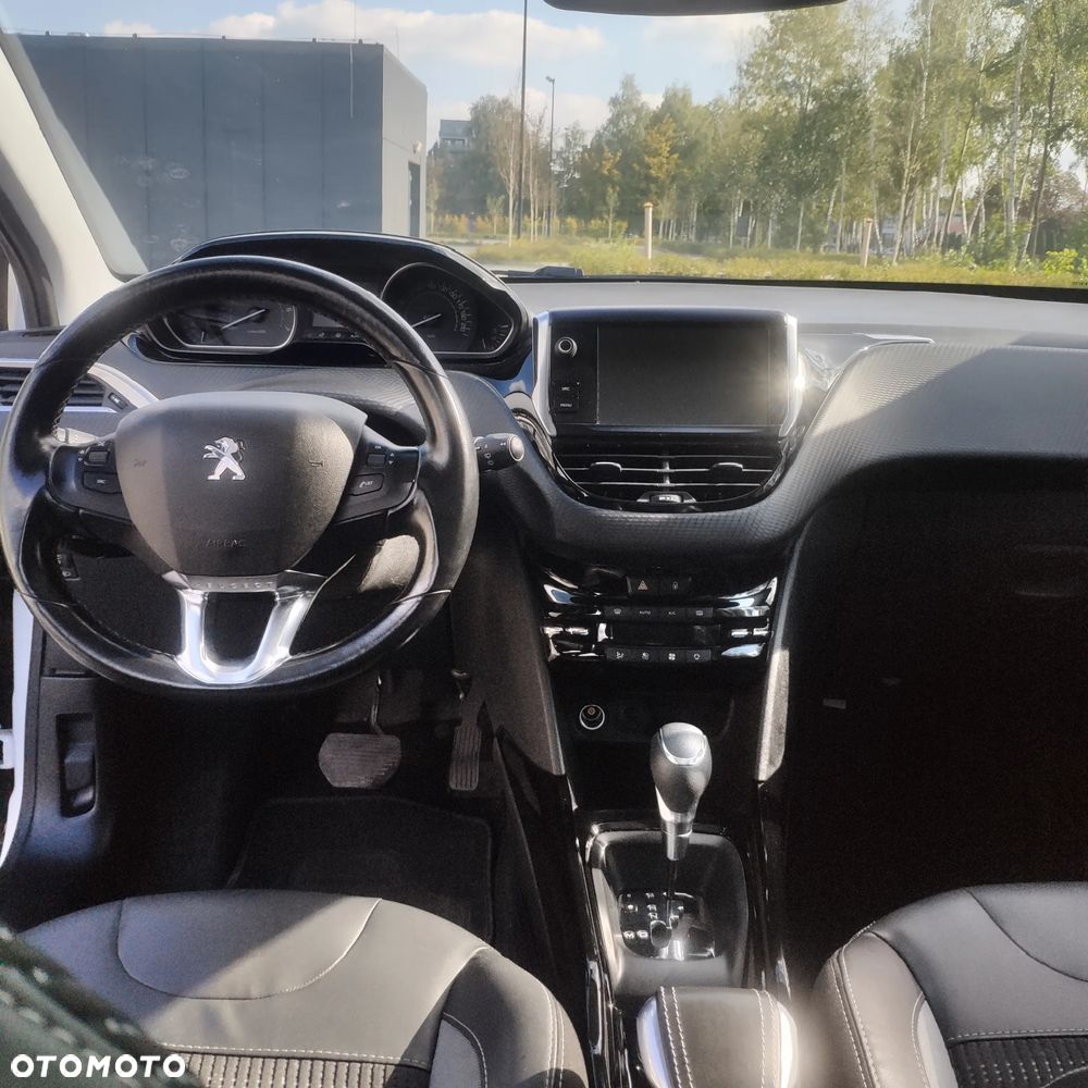 Peugeot 2008 1.2 Pure Tech Allure S&S EAT6 - 7