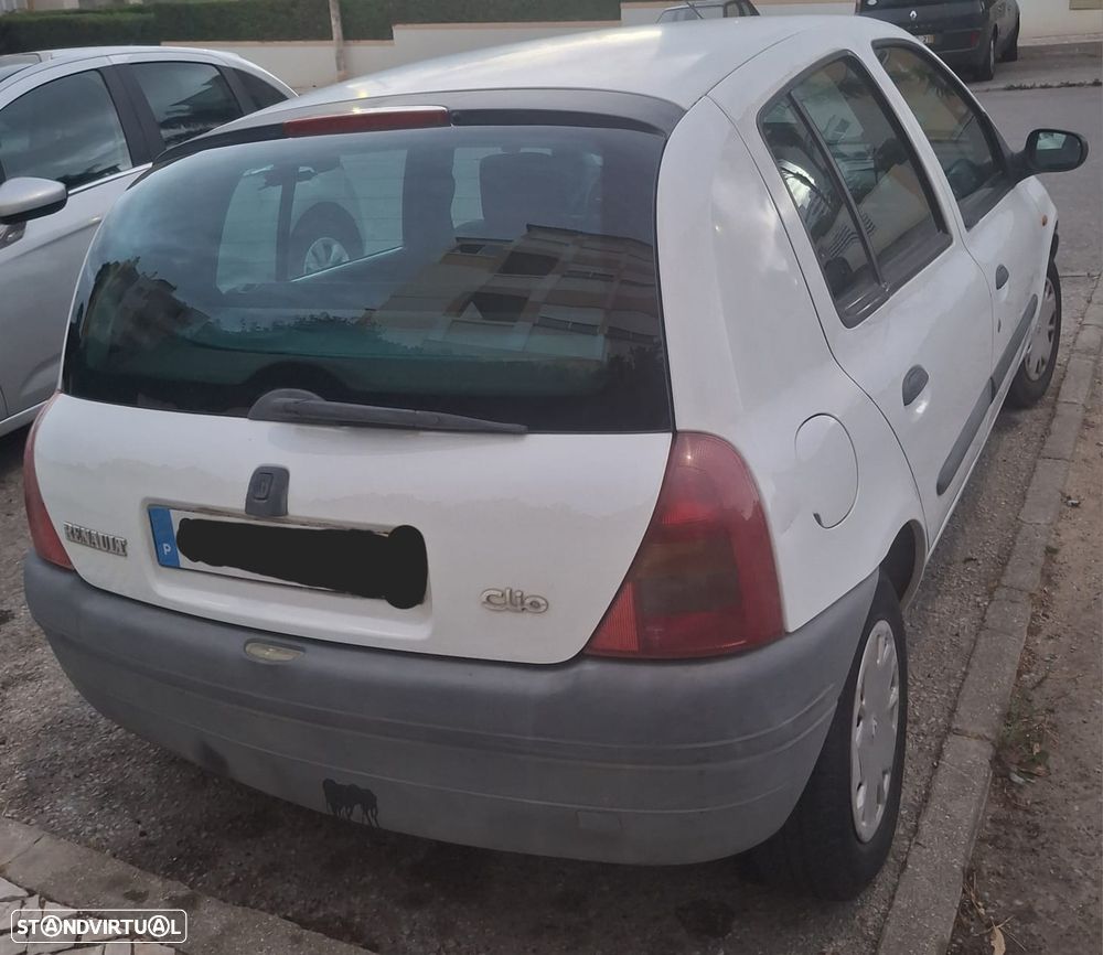 Renault Clio - 8