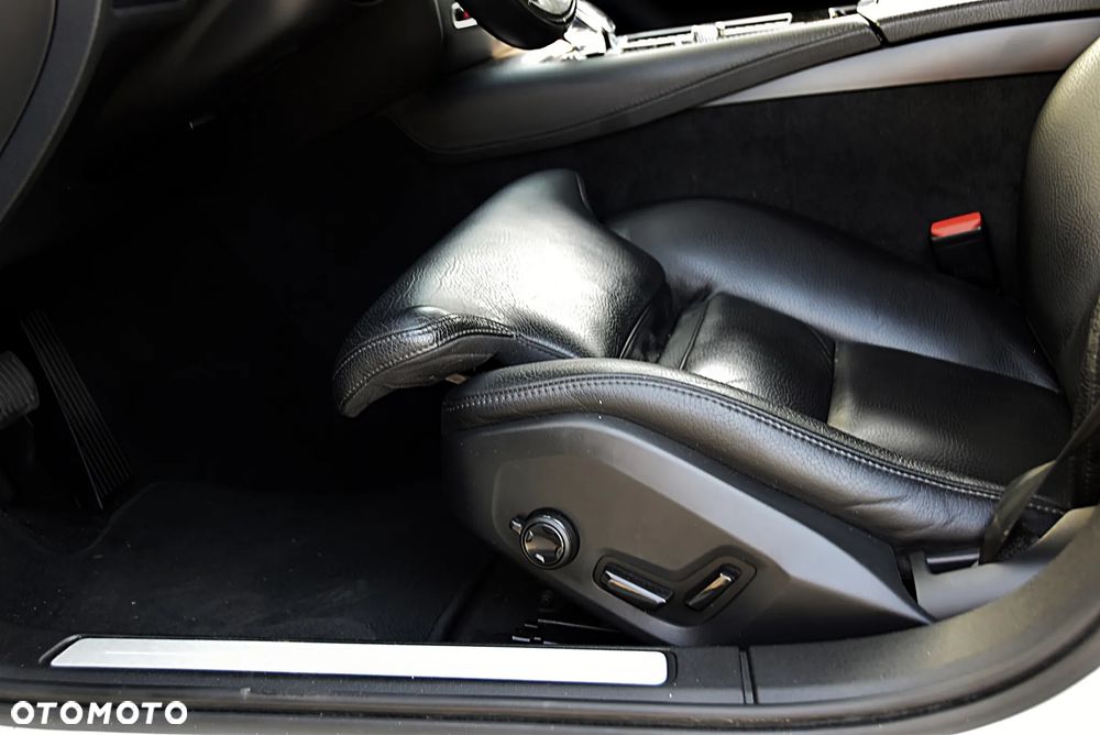 Volvo V60 T6 AWD Recharge Geartronic Inscription Expression - 28
