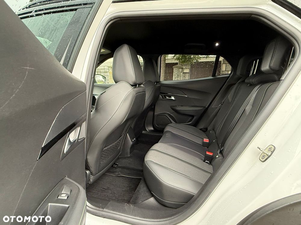 Peugeot 2008 PureTech 130 EAT8 GT Pack - 27