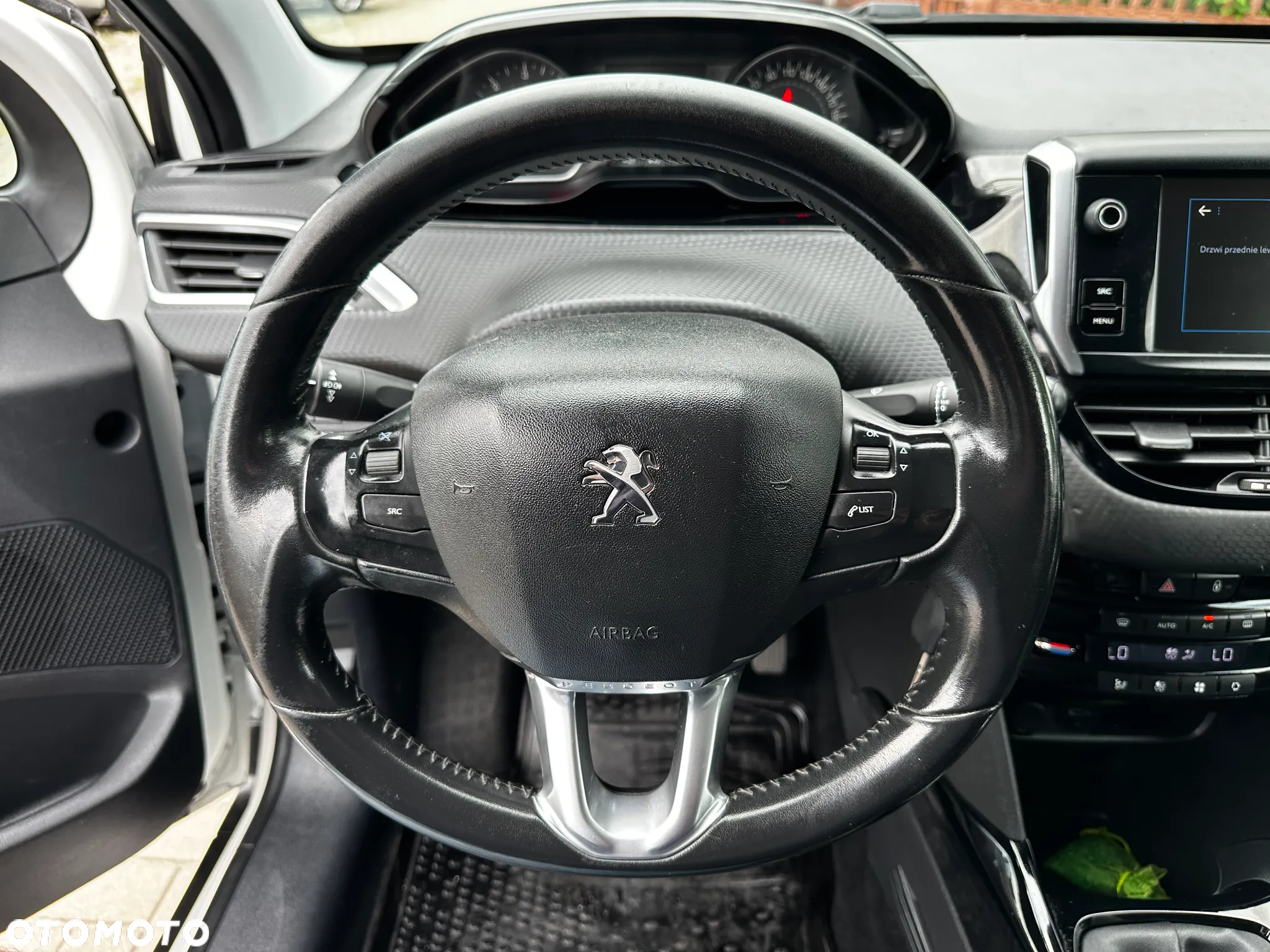 Peugeot 2008 - 8