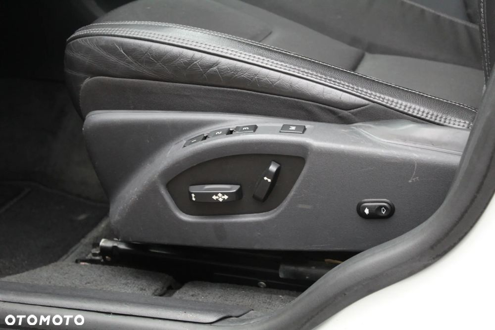 Volvo XC 60 T5 AWD Drive-E Momentum - 28