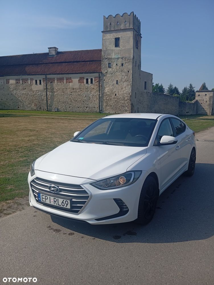 Hyundai Elantra - 2