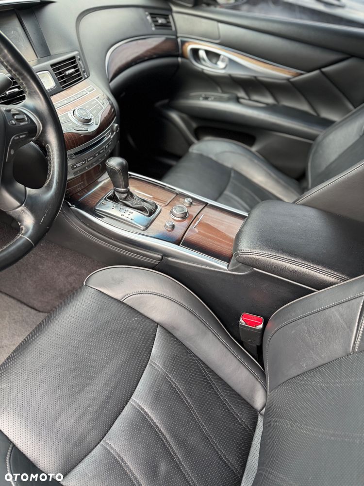 Infiniti Q70 - 7