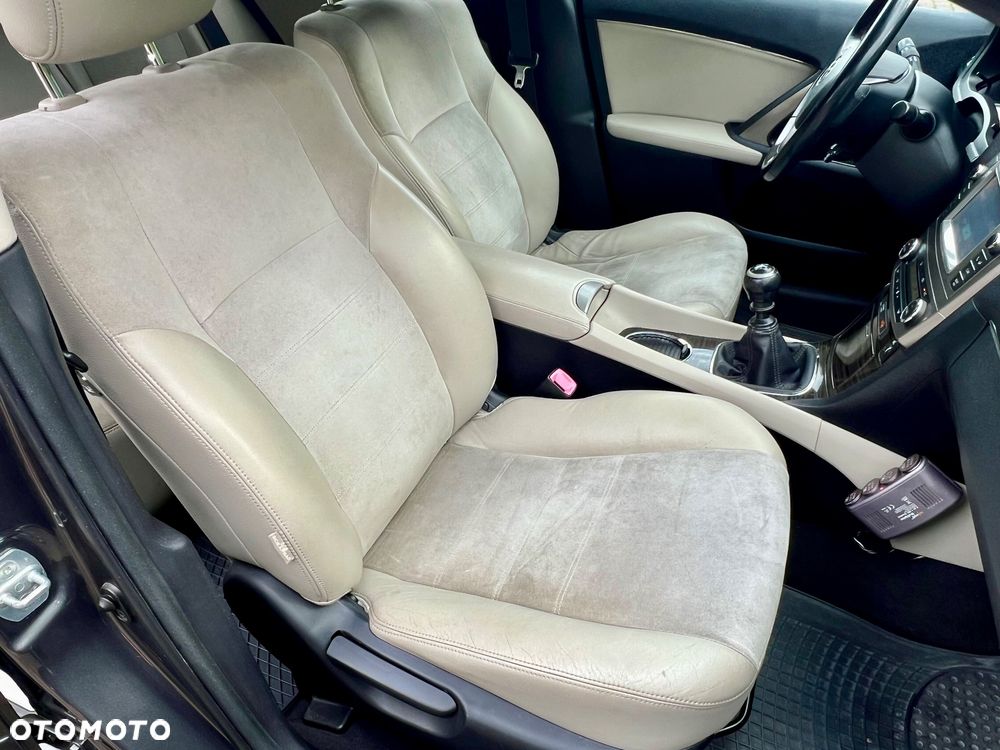 Toyota Avensis 2.2 D-CAT Prestige NAVI - 31