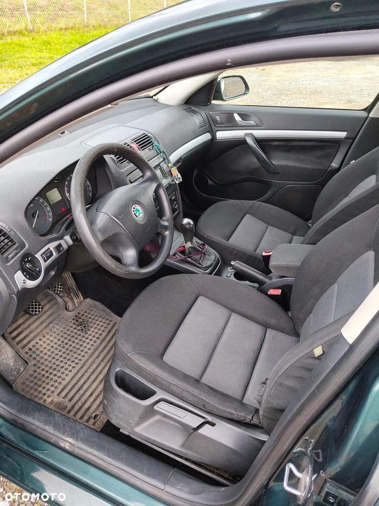 Skoda Octavia 1.6 Ambiente - 15