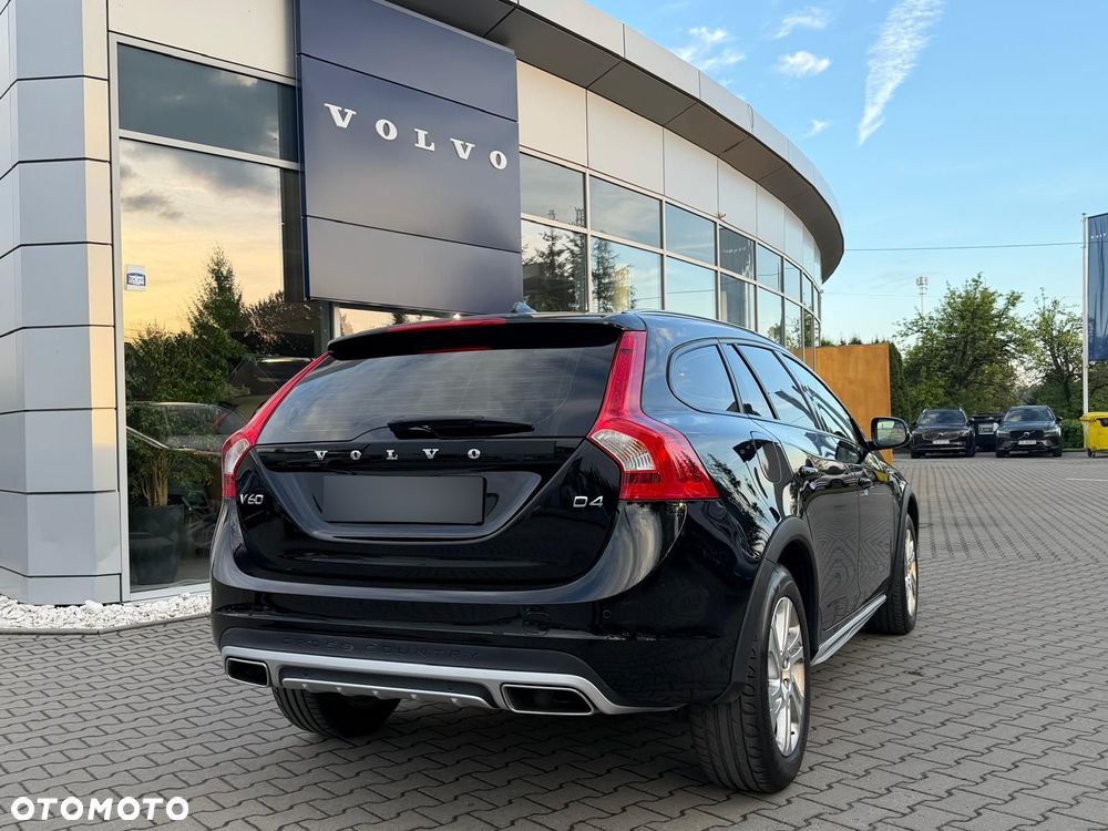 Volvo V60 Cross Country D4 Drive-E Momentum - 4