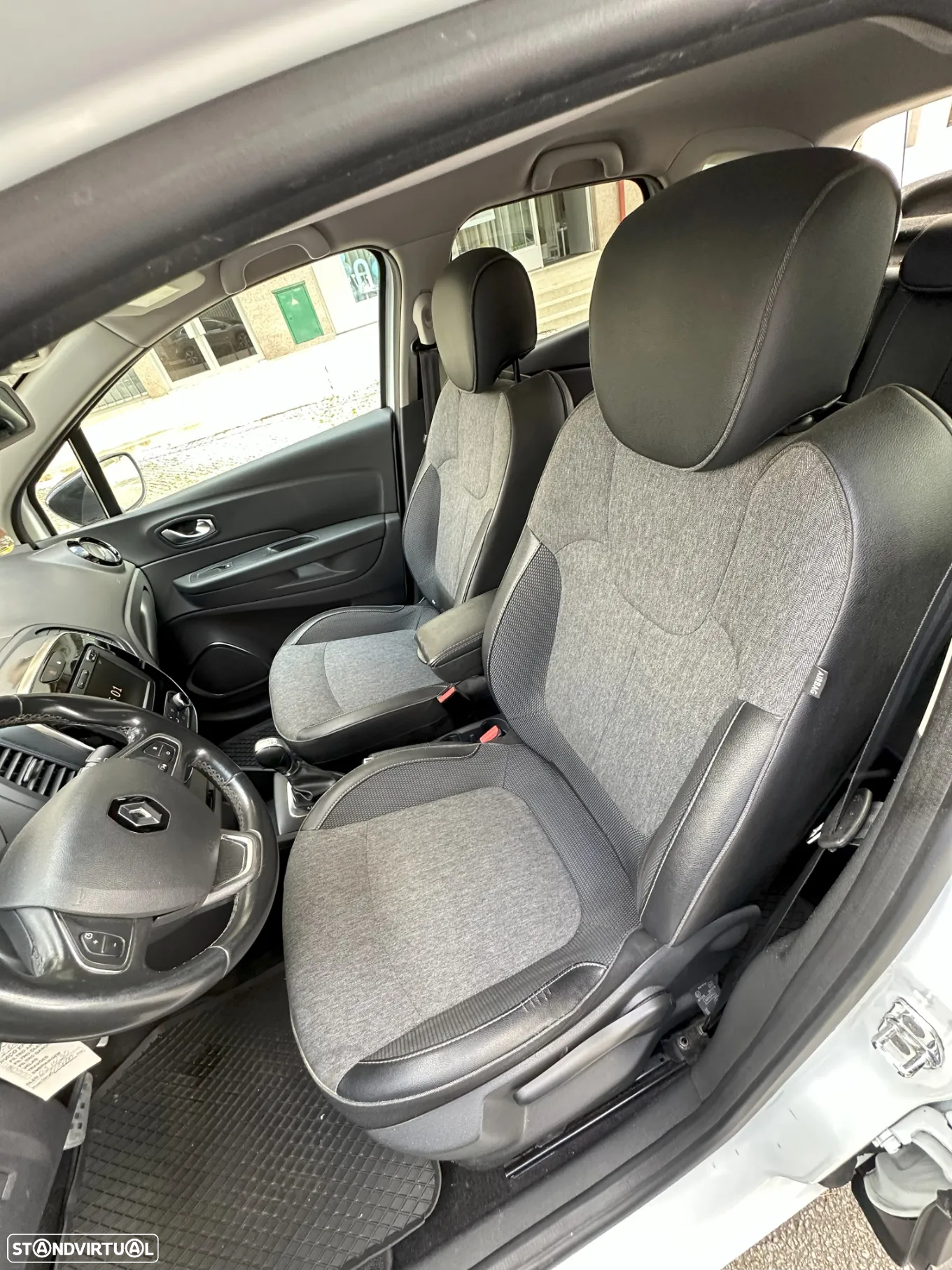 Renault Captur 1.5 dCi Exclusive EDC - 8