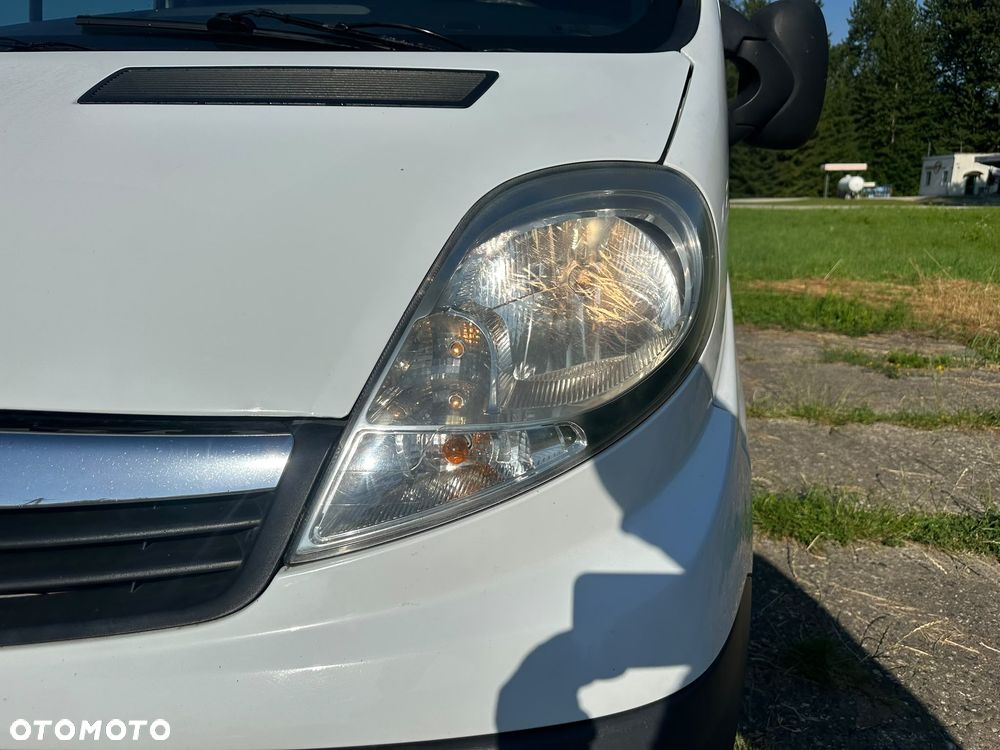 Opel Vivaro 2.5 diesel 145kM 2008 rok, automat, HAK, orginalny przebieg! BEZWYPADKOWY - 16